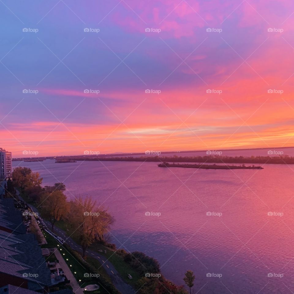 Colorful sunset on the St.Lawrence river, Quebec, Canada 🍁