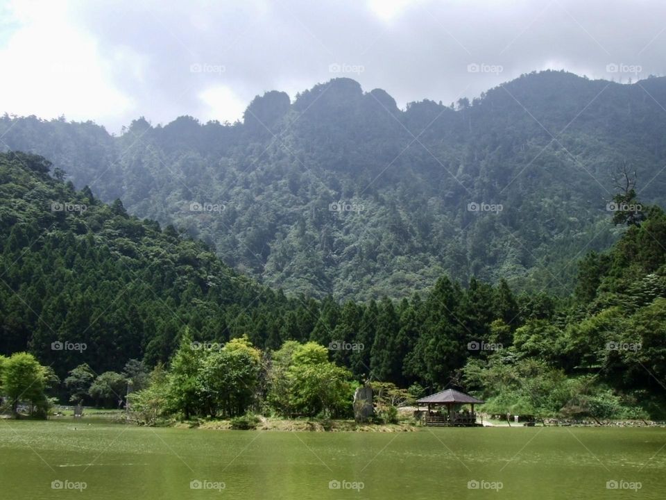 lakeside mountain view