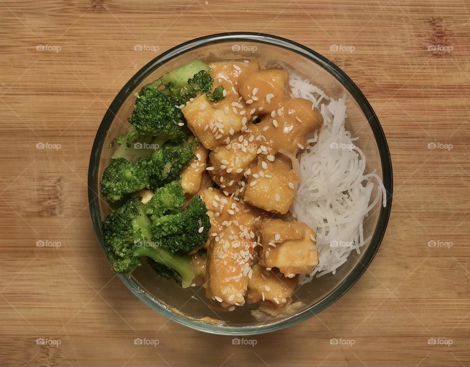 Broccoli, Tofu Topped with a Creamy Peanut Sauce, and Rice Noodles