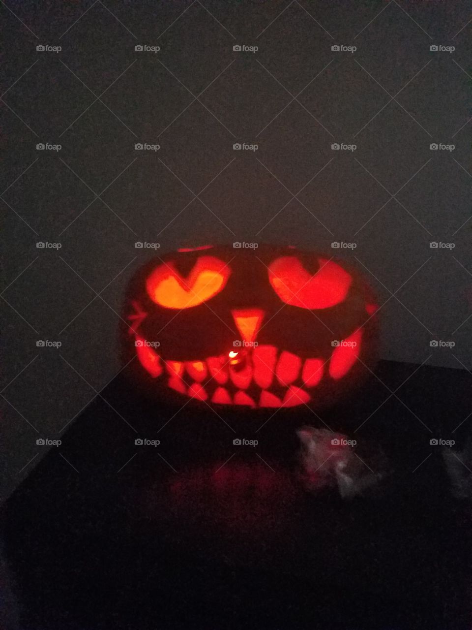 Cheshire cat carved into pumpkin