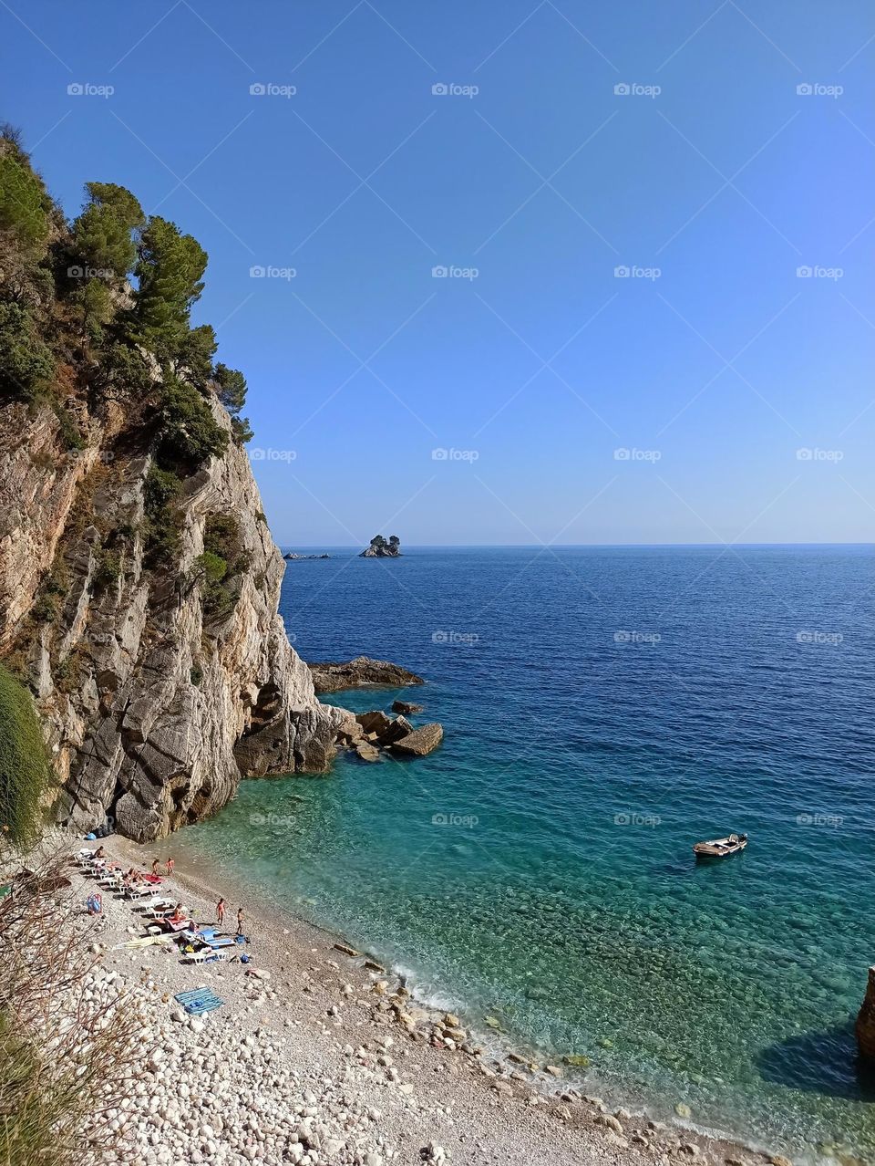 Your favourite travel destination
An unforgettable journey through Montenegro, the purest, incredible beauty of the sea and bewitching landscapes. Sunlight and blue sea. It is a pity that the sounds and smells cannot be conveyed in the photo.