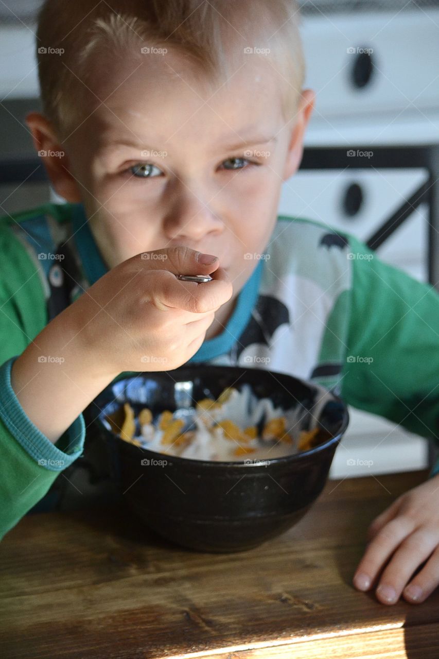 Boy eating breakfast