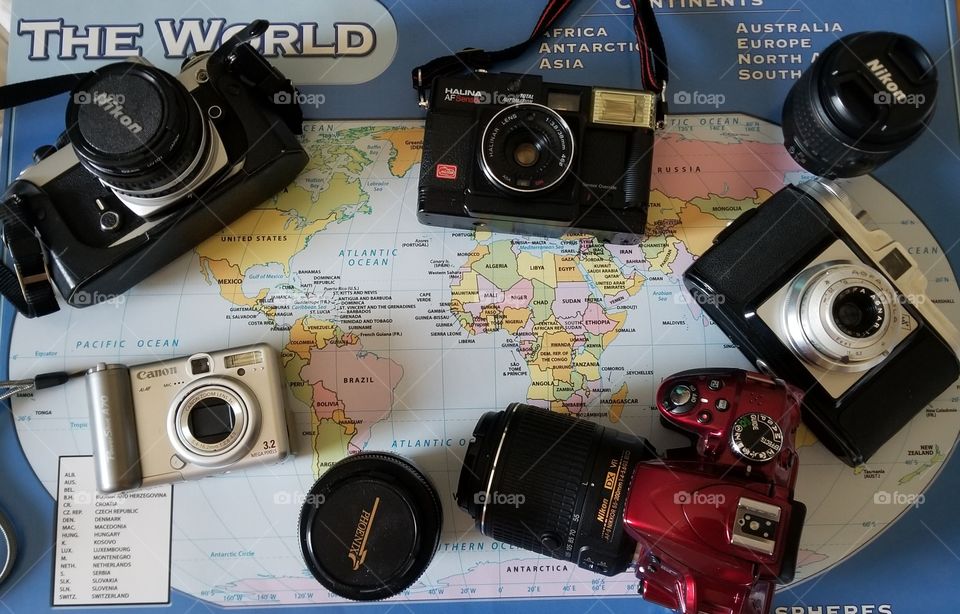 Camera's to take photos around the world