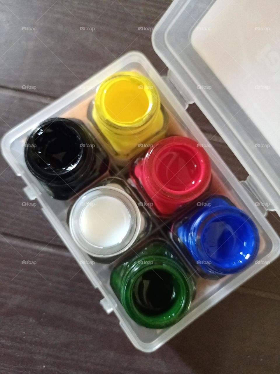 Acrylic paint botals in the box six botals