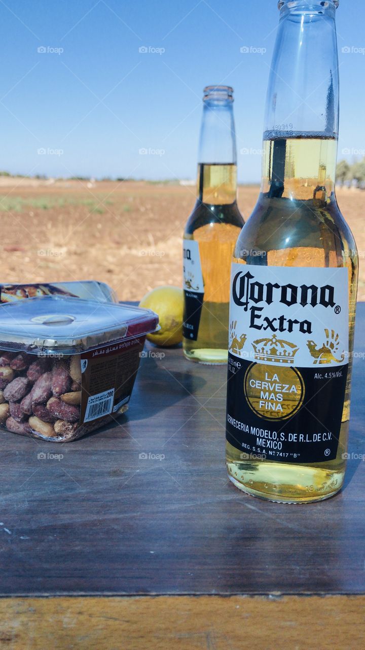 Sunny days need sunny beer .