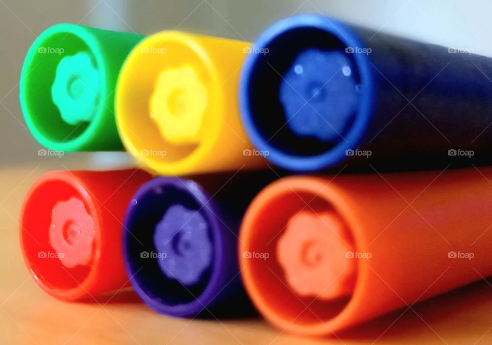 Colores complementarios azul- naranja, morado-amarillo, verde -rojo