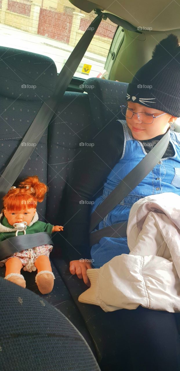 👨‍👩‍👧‍👧