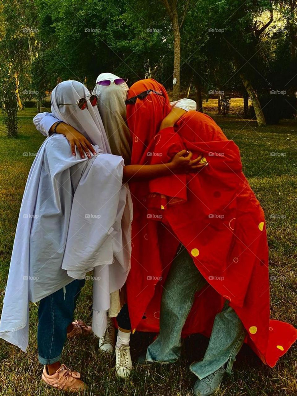 Ghost challenge in Halloween... Full of fun and friendship!!