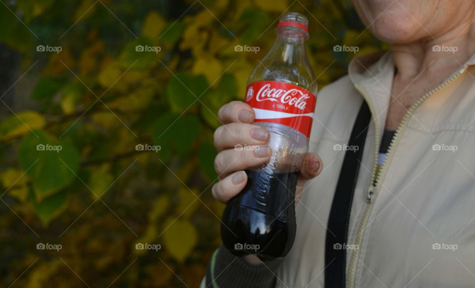 coca cola in hand