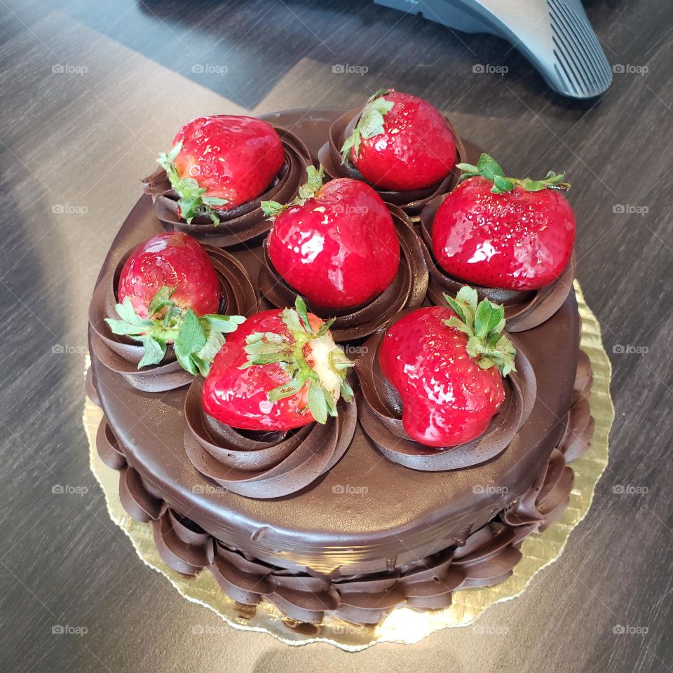 cake and strawberries