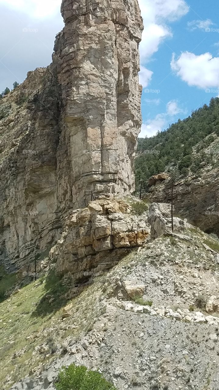 Huge fin of rock. Utah.