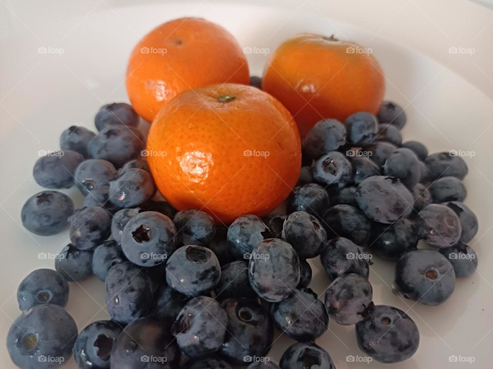 tangerines 🍊 and blueberries 🫐