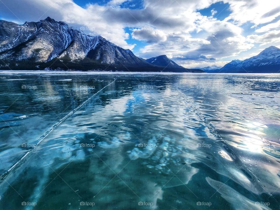 Bubbles trapped under the ice
