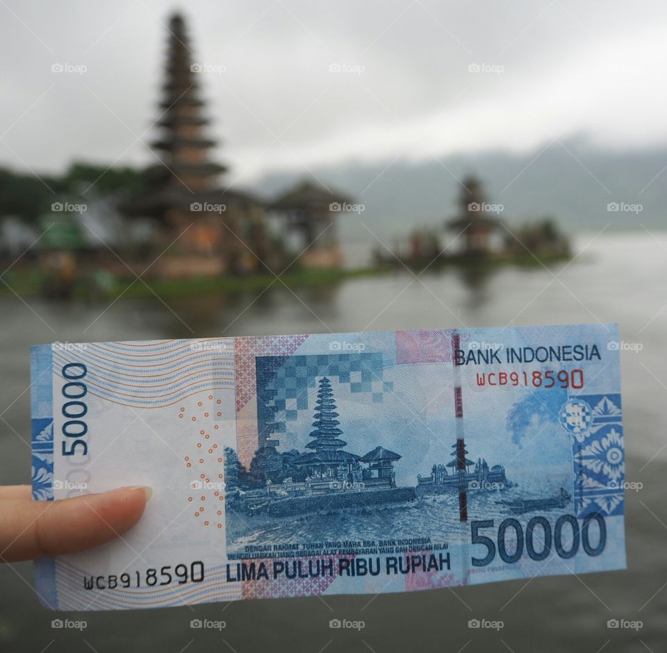 Pura Ulun Danu Bratan & 50,000-rupiah banknote, Bali, Indonesia