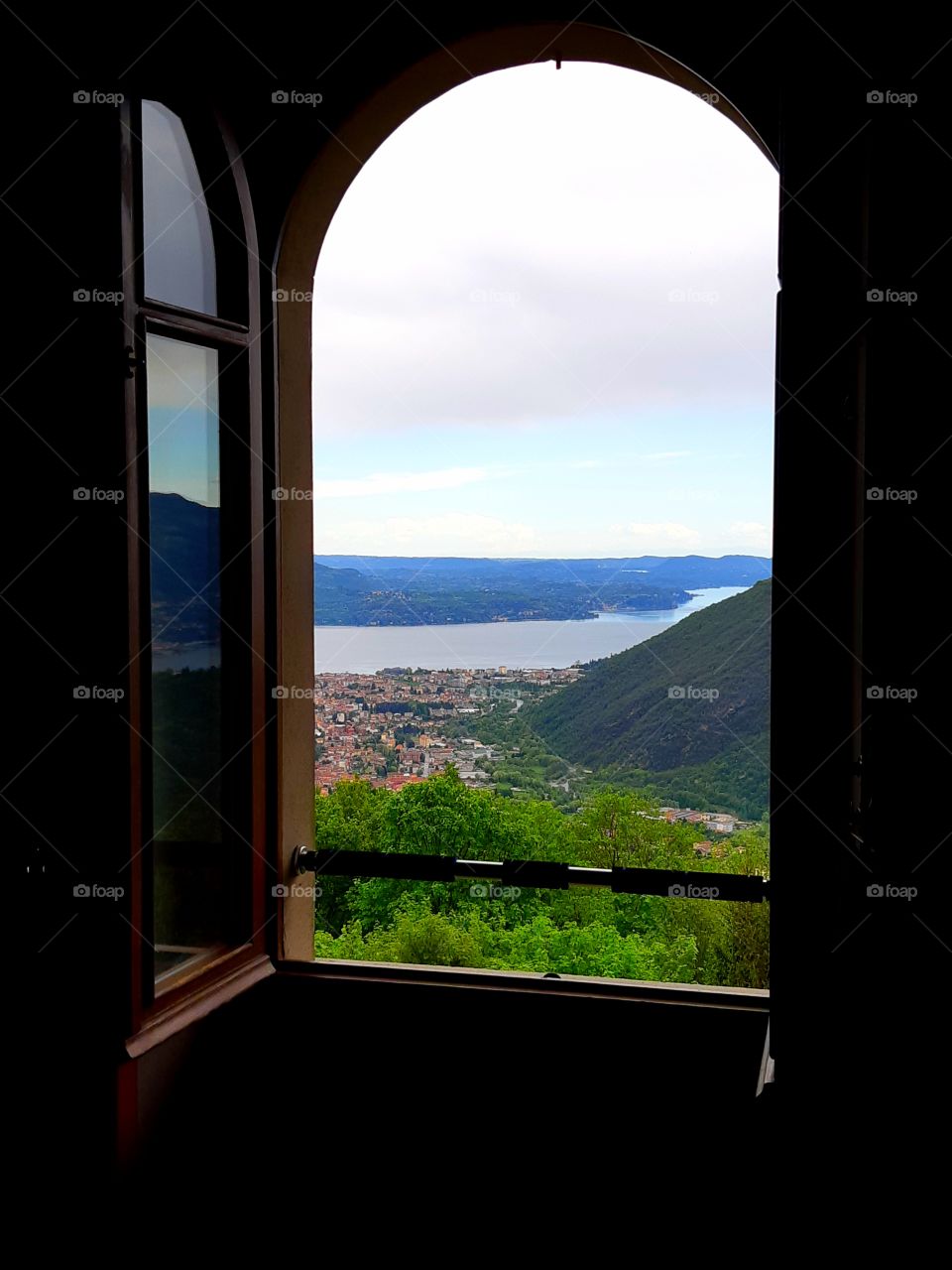 "Camera con vista" over Lago Maggiore, Italy