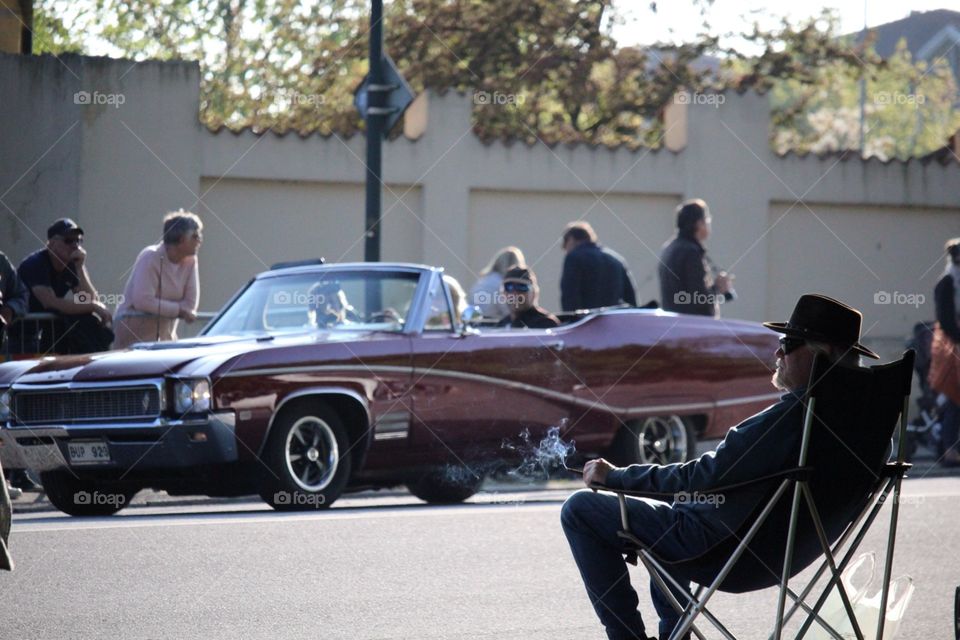 Veteran car cruising 