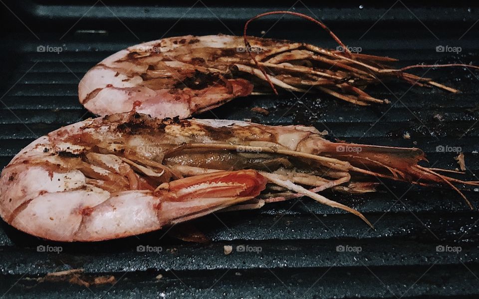 Cooking shrimp on the grill