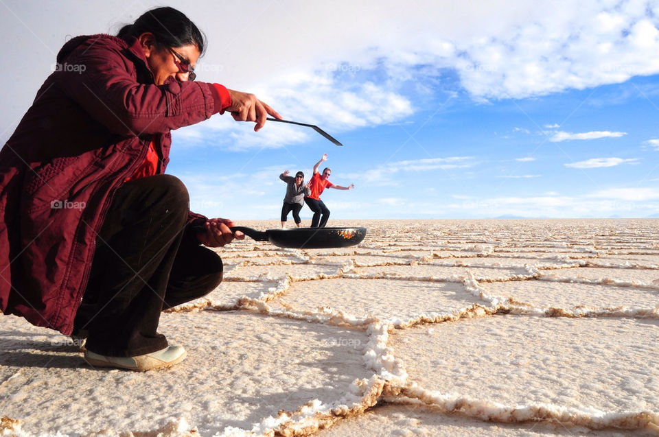 Cooking people at salar de uyuni