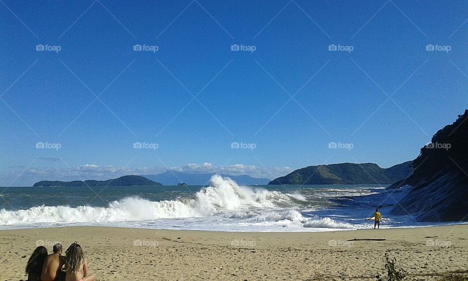 Ondas, marés, praia, ressaca e pessoas! Liberdade.