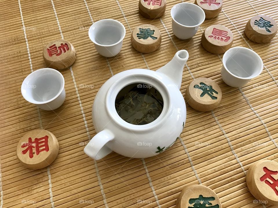 Let's play Chinese chess and drink some tea