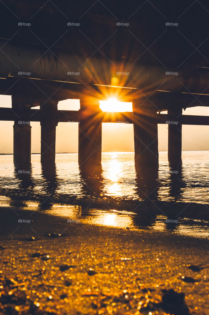 Sunset under the pier 