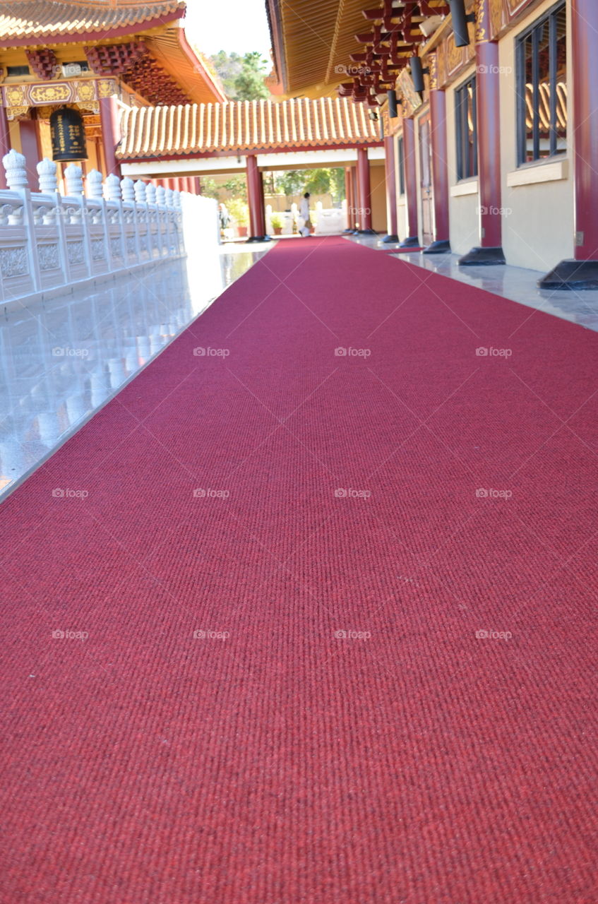 Chine Temple Red Carpet. Inside Chinese temple.