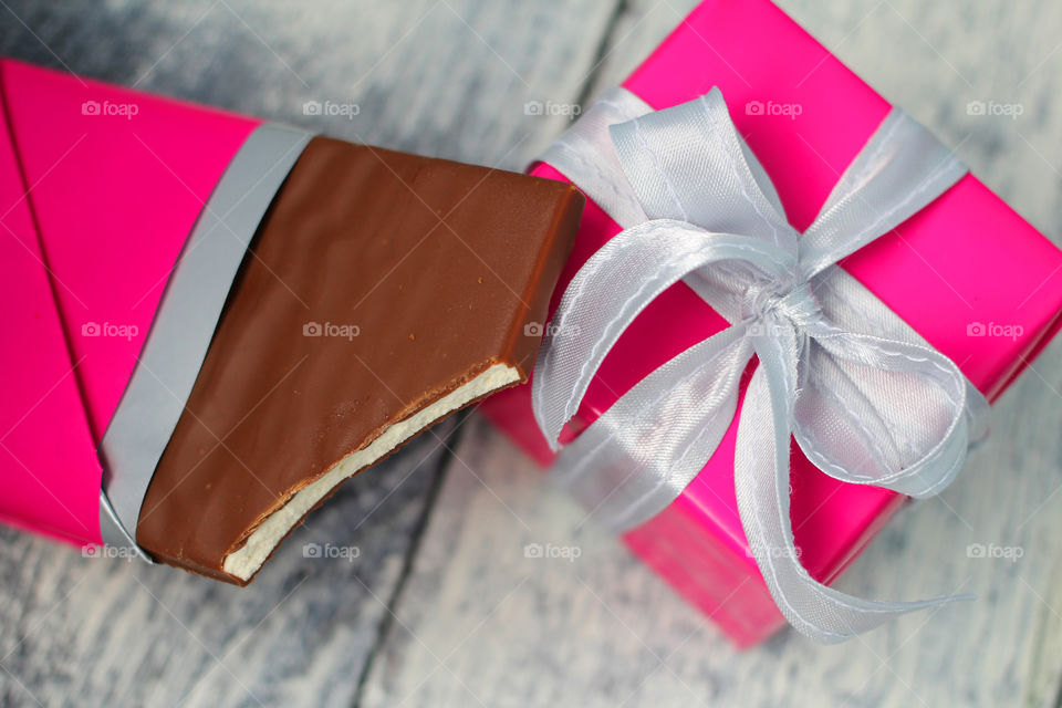 Chocolate, pink, history of pink, sweetness, Desert, food, heart, gift, holiday, Valentine's Day