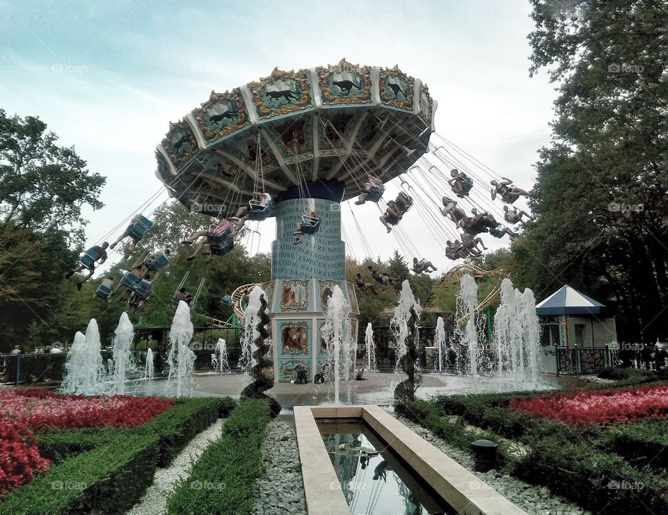 Les chaises tournantes, manège de la joie