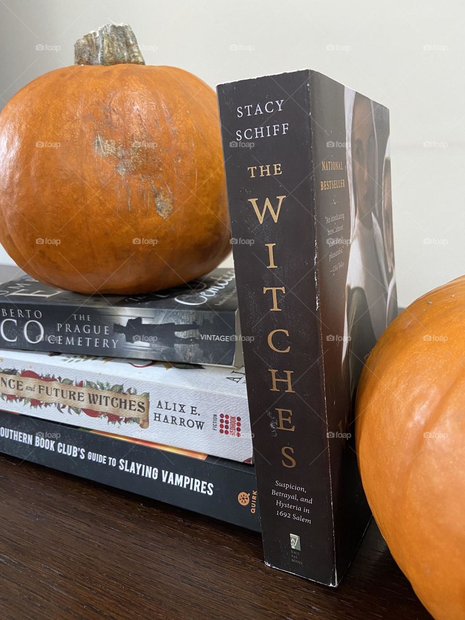 Spooky books and pumpkins 