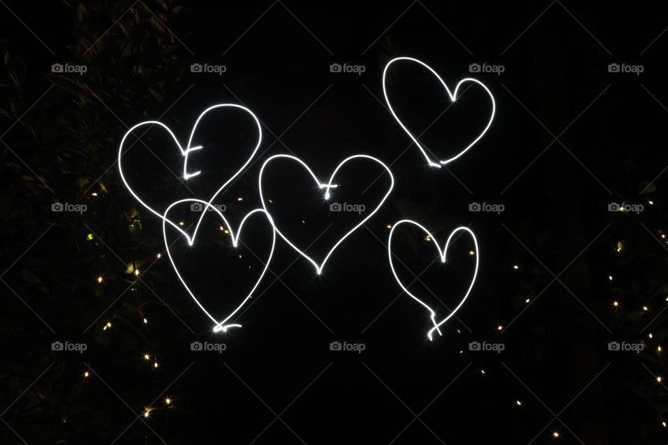 Long exposure and light painting heartshape 