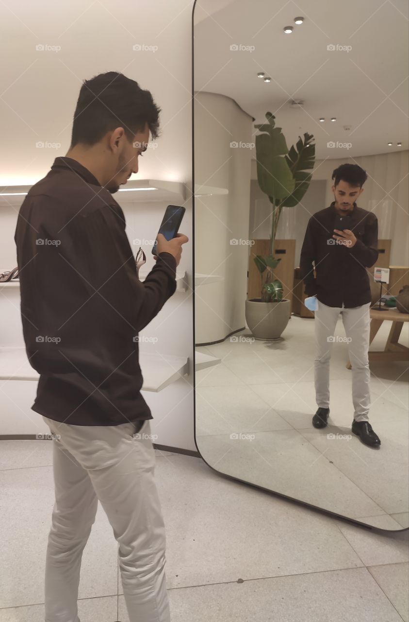 Seeing double du while taking a selfie 🤳