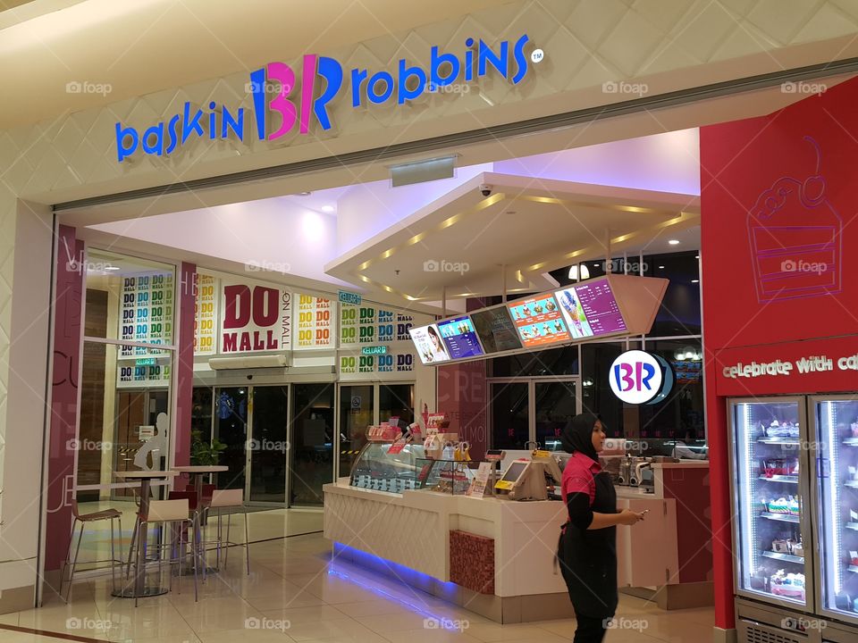 Baskin Robbins ice cream parlour