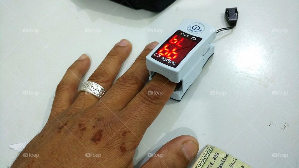 Medidor sensor digital cardíaco e pulmonar.
