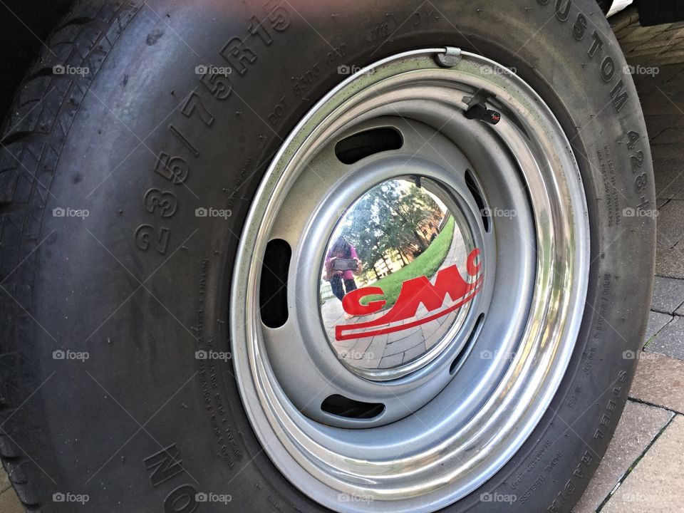 GMC hubcap