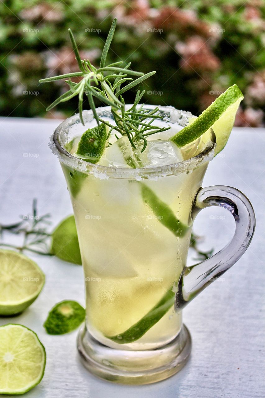 Rosemary, Lime, & gin cocktail 🍹