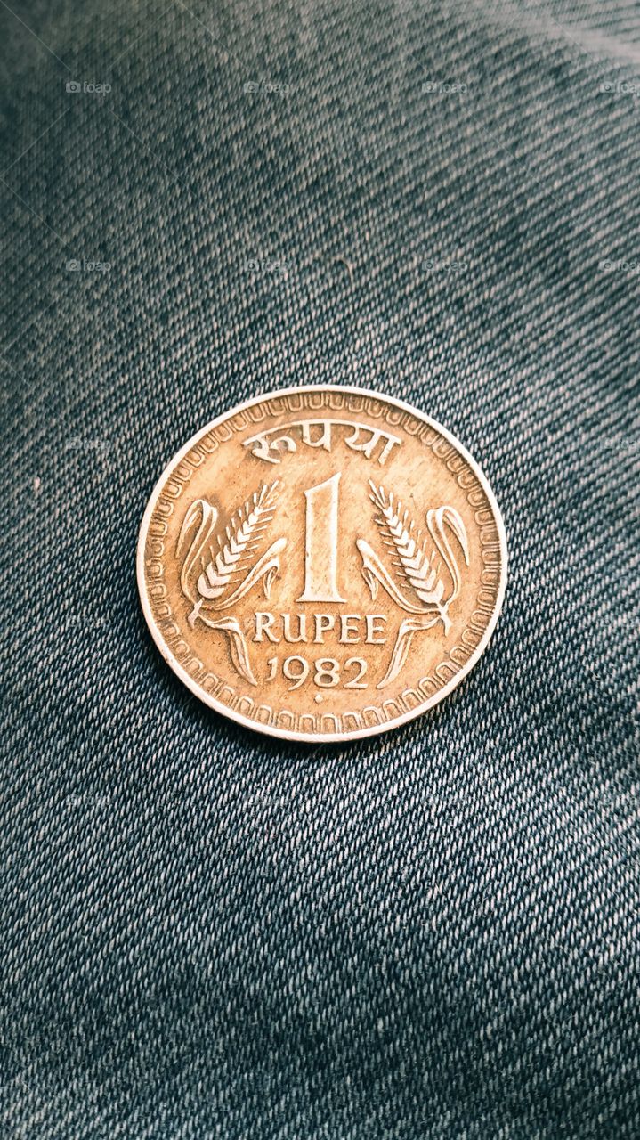 1 rupee Indian currency of 1982