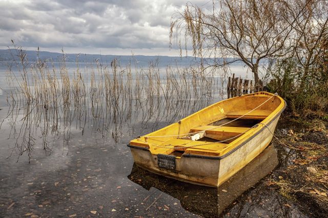 yellow boat on bolsena lake