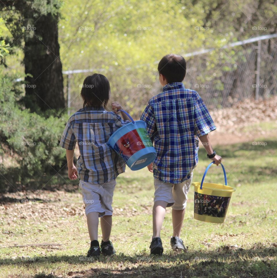 Buddies Easter Egg Hunting 