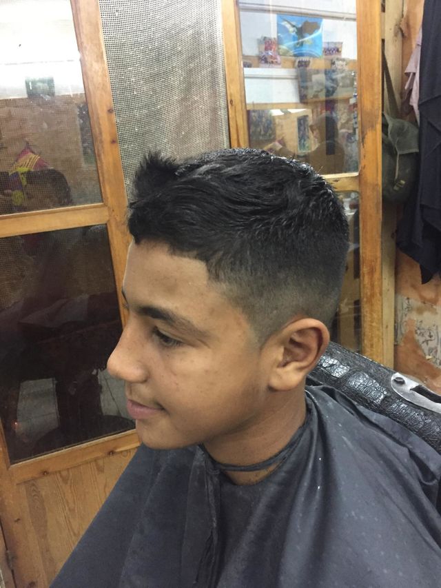 Cutting hair style