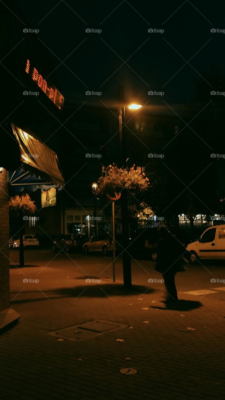 who are you: an introvert or an extrovert? even if I'm an extrovert, I like to take a walk in the evening, when there are few people on the streets and you can gather your thoughts, think about your future plans for the day.