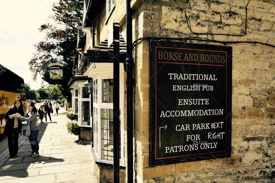 Pub. English pub