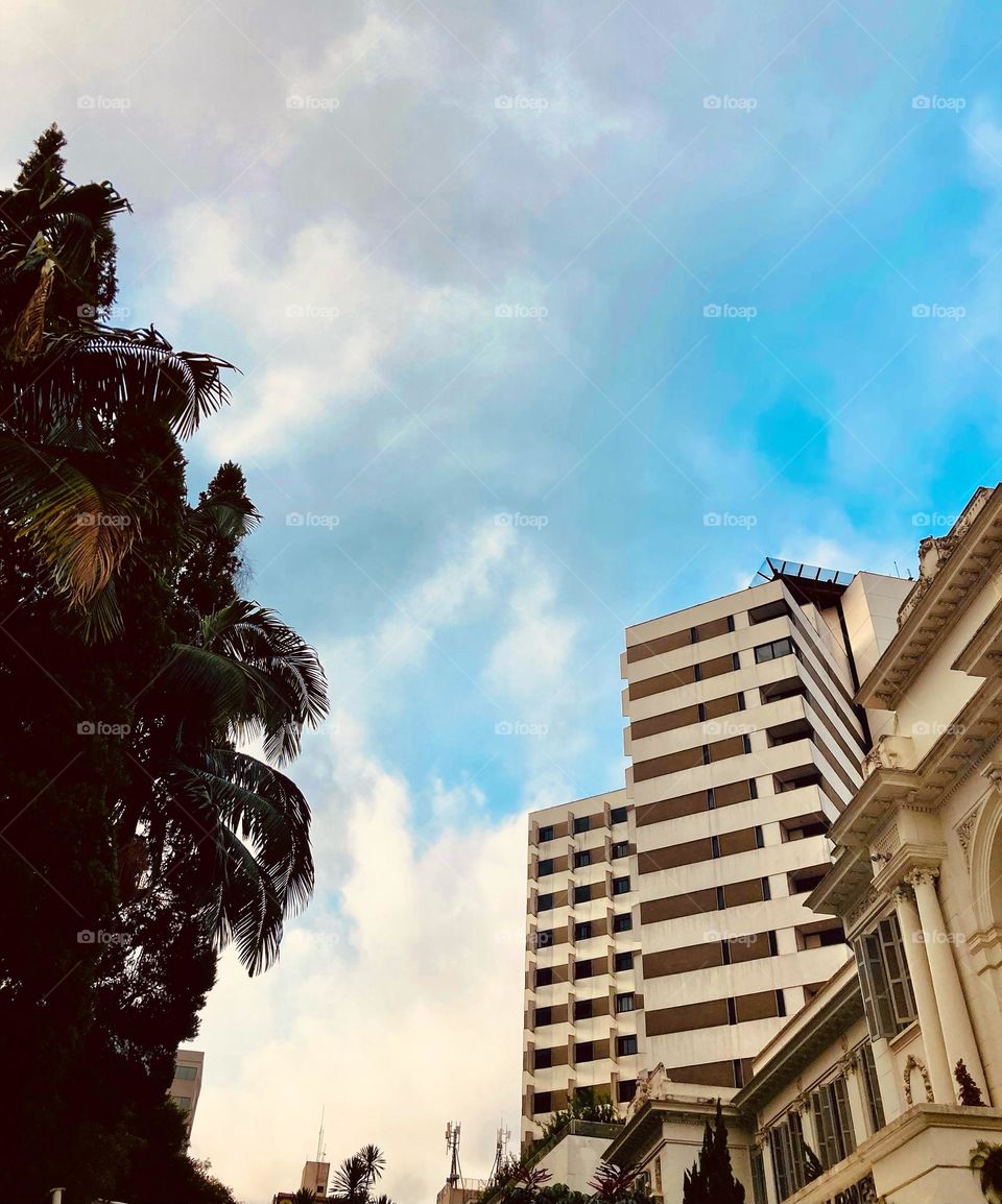 Uma vista aleatória da cidade de SP! O urbano em essência máxima, com um pouco de azul do horizonte…