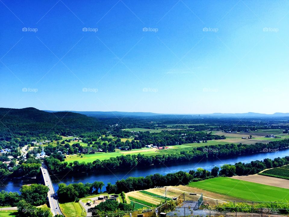 Pioneer Valley. View from the summit at Mt Sugarloaf in Sunderland, Massachusetts 