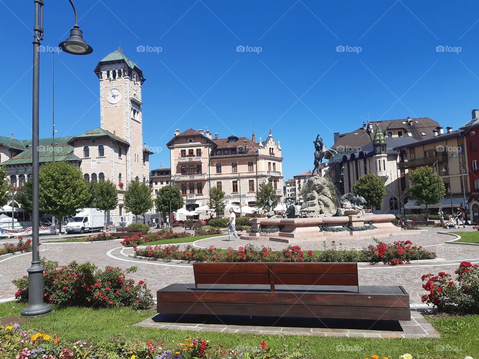 A square in Asiago Smith red flowers
