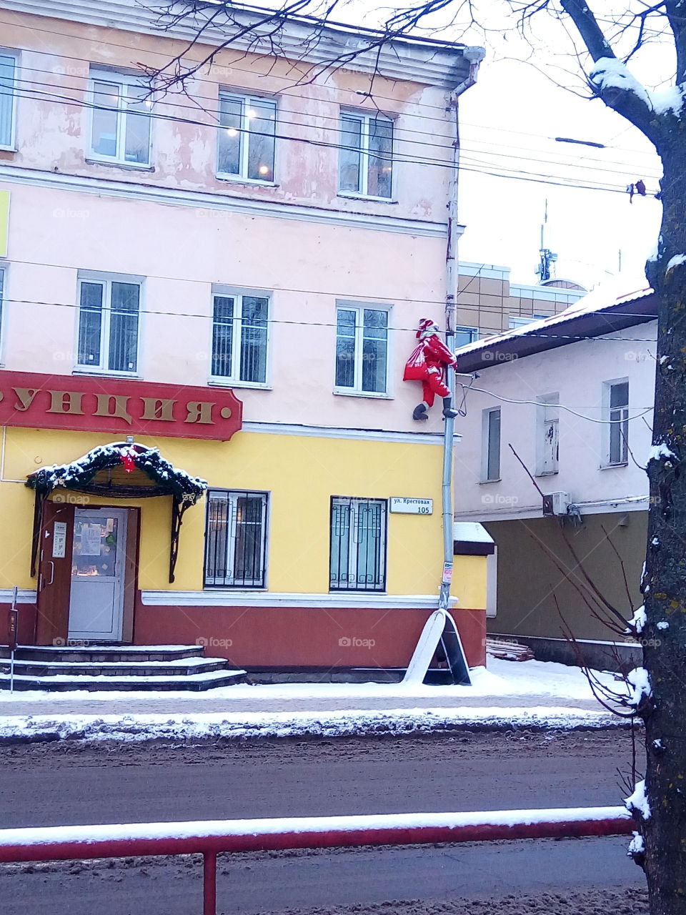 город.улица.зима.новый год.дед мороз.