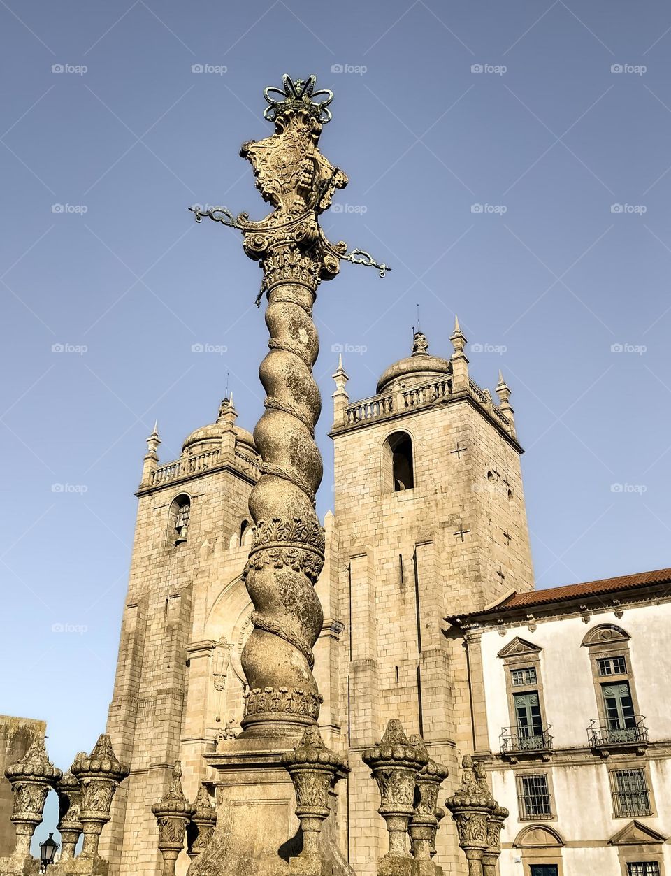 The large, twisting stone pillory outside the Cathedral (Sé) in Porto dates from the 18th century.