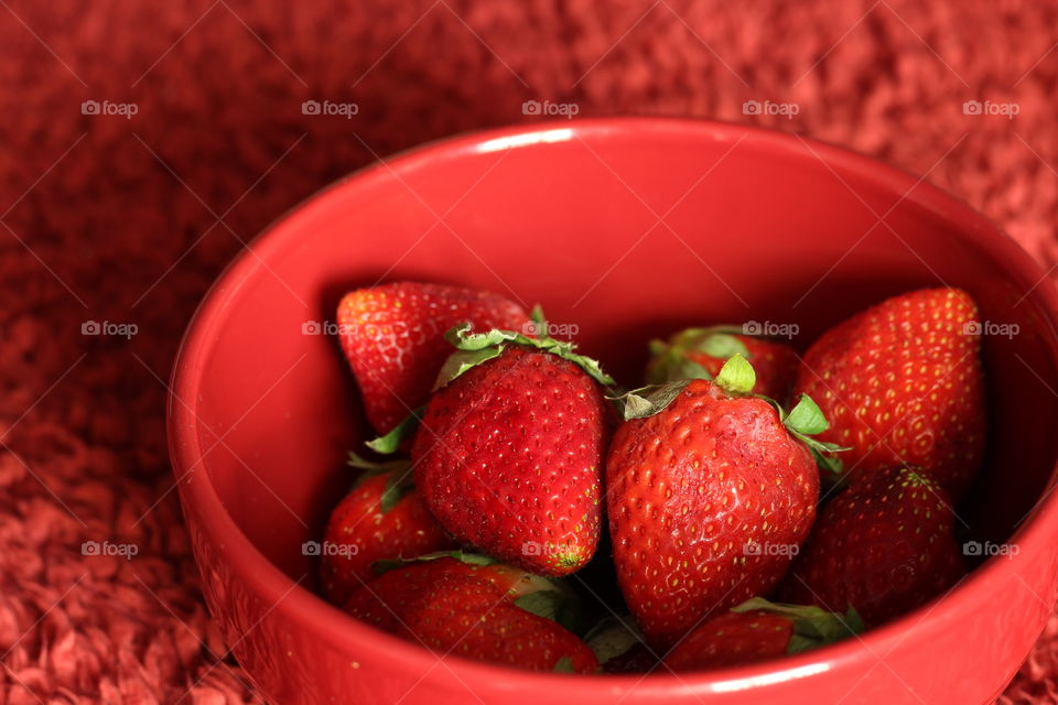 Red strawberries in bowl