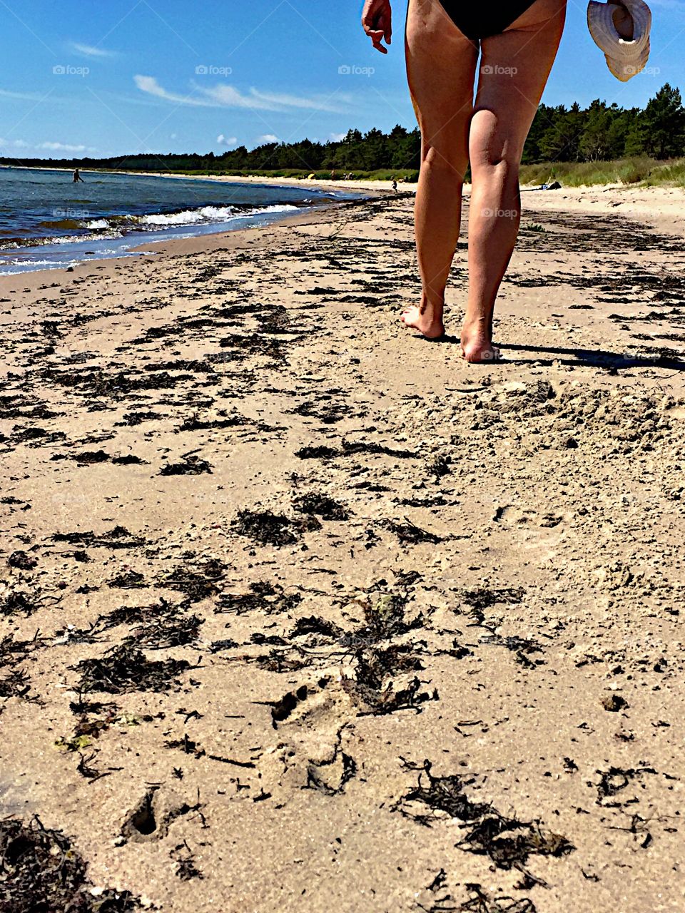 Stroll along the beach! 