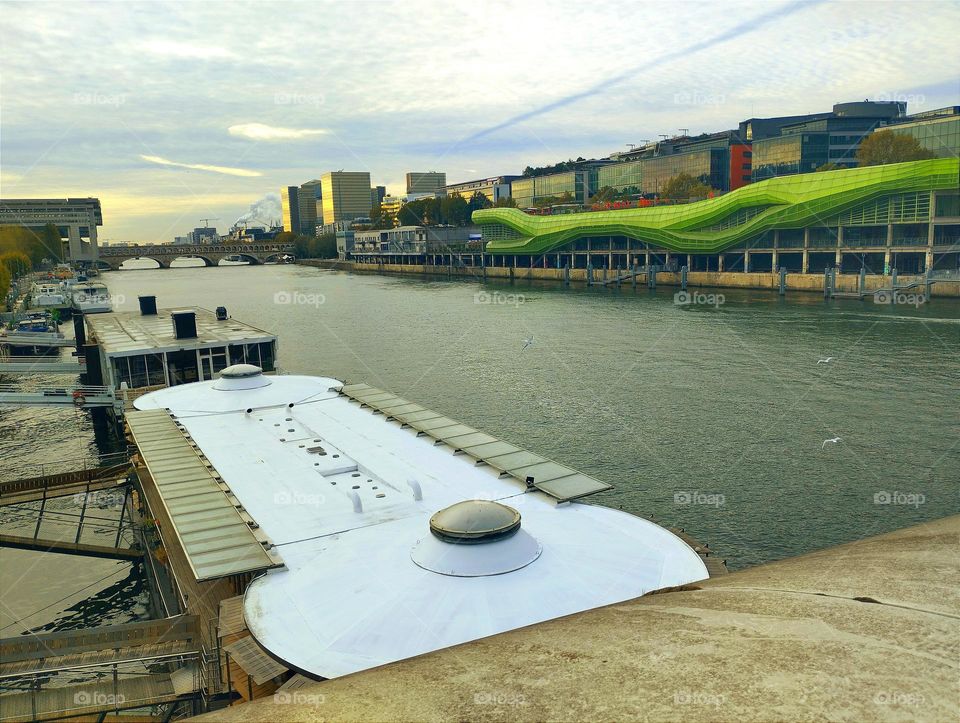 Architecture by the Seine