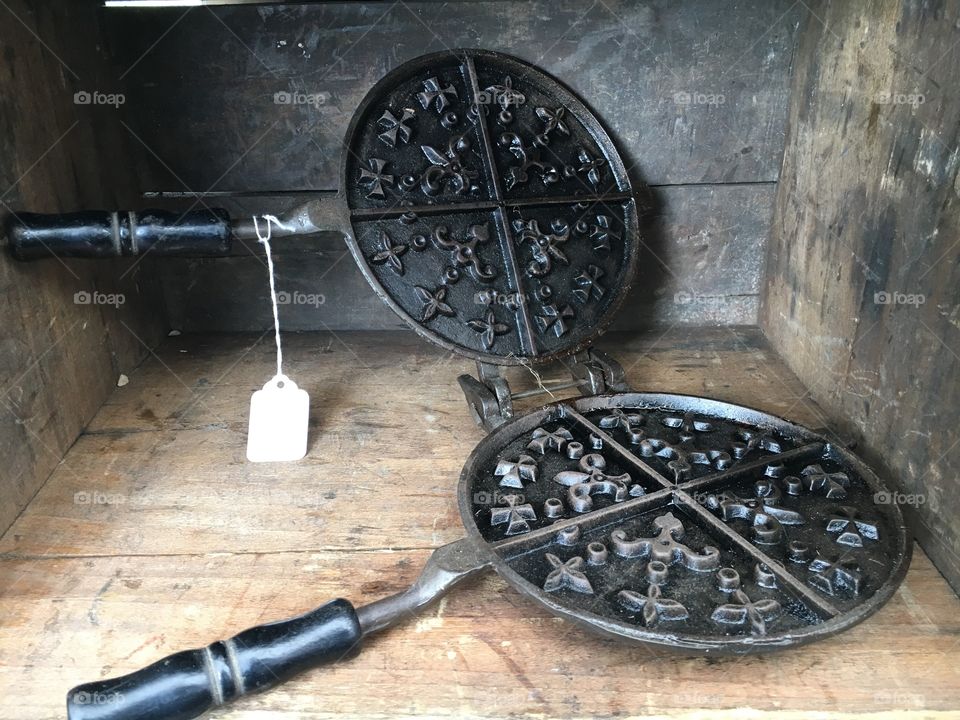 Antique cast iron waffle iron 